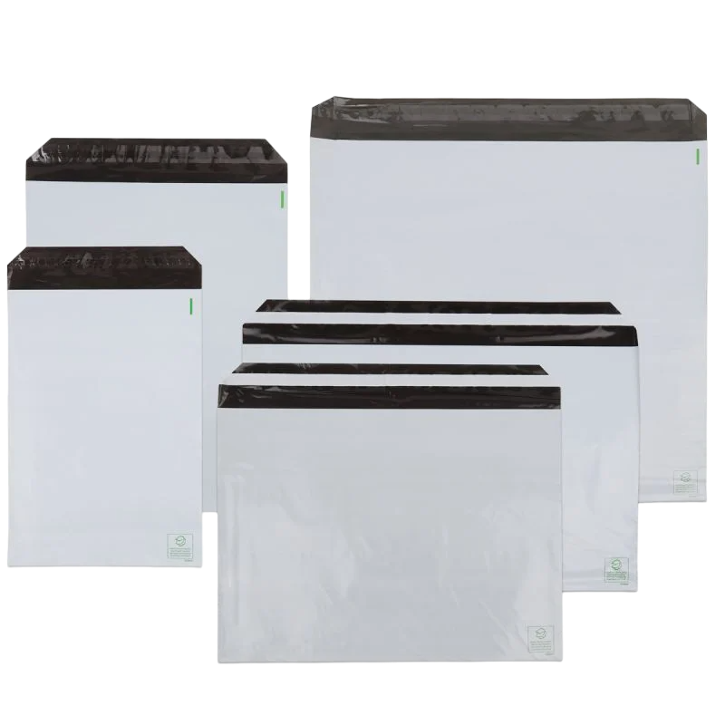 Verkrijgbaar in verschillende maten verzen tassen. Eco duurzame. Verzendzakken kleding, cosmetica, e-commerce. Duurzame verzendzakken, eco verzendtassen